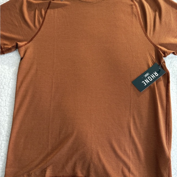 NWT Rhone men’s Glacier Short Sleeve shirt in Brandy Red. Size Med standard fit - Picture 3 of 6